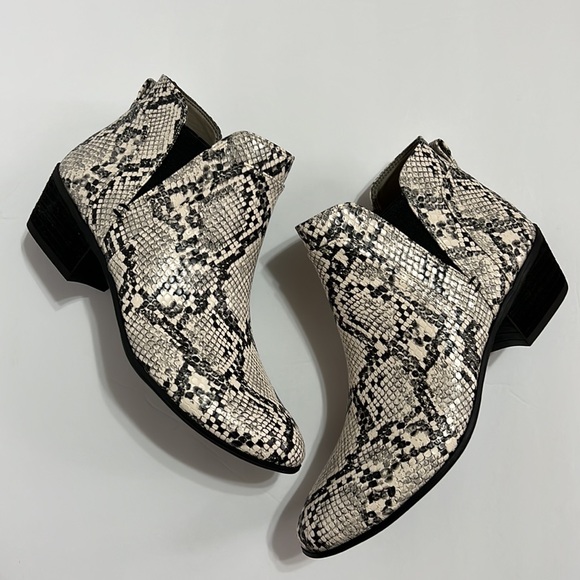 Circus by Sam Edelman Pipper Ivory & Black Multi Snake Print Ankle Boot Booties - Picture 6 of 8